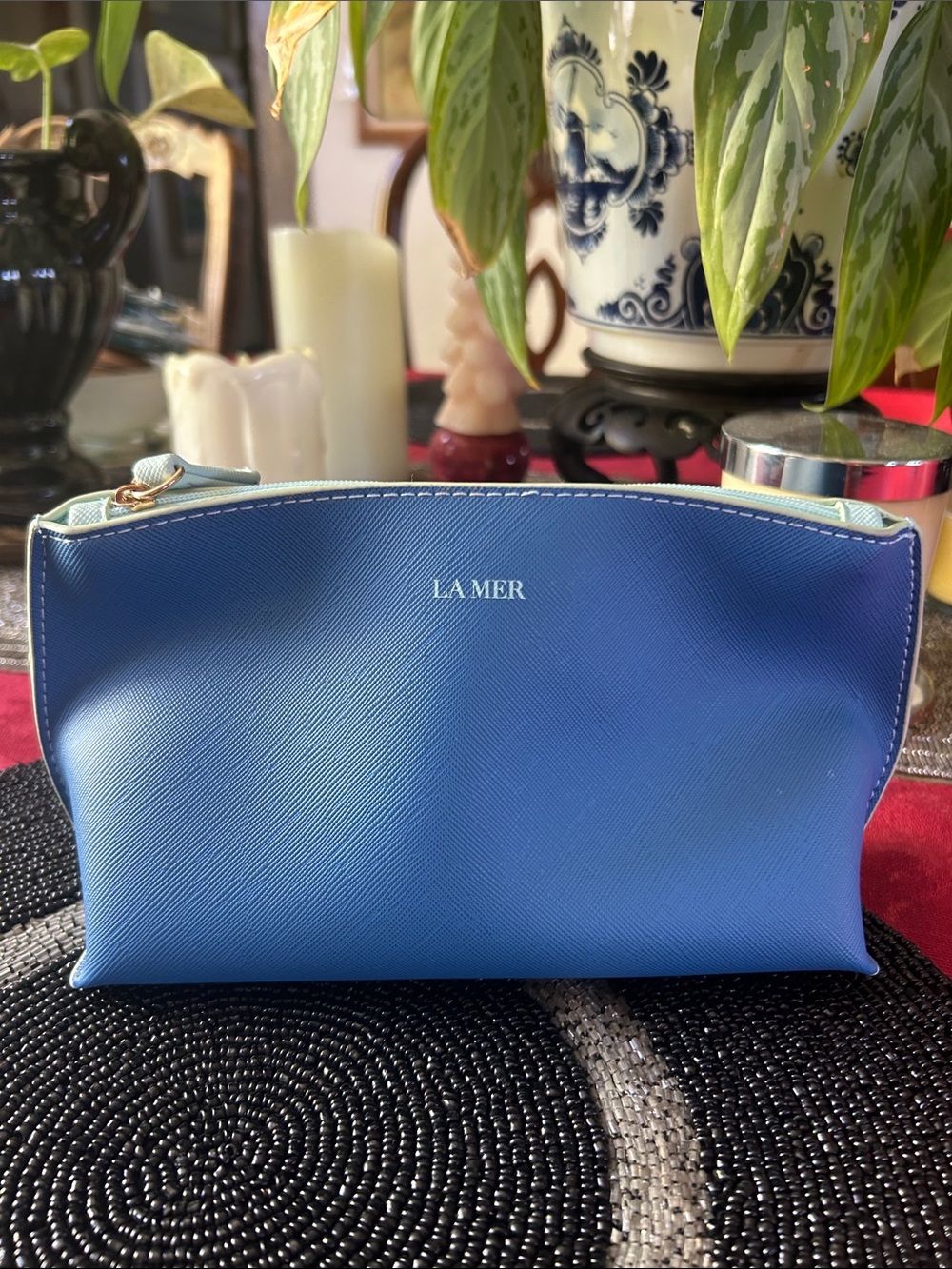 La Mer  Zip Cosmetic Pouch like new